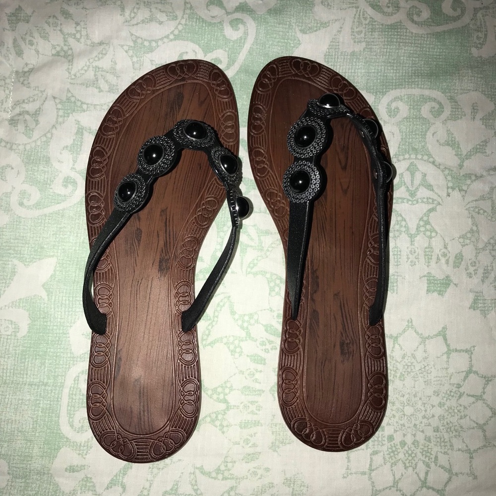 Rubber Flip Flips w/black & silver straps
